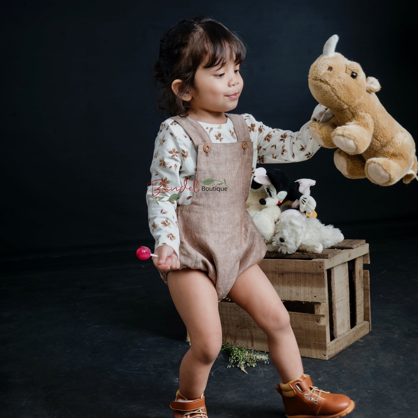 This soft linen romper is perfect for keeping your little one comfortable all day. It comes with two shoulder straps and a wooden button closure at the front, making it quick and easy to put on. Its breathable quality and natural fibers will keep your baby cool while looking stylish and cute.
