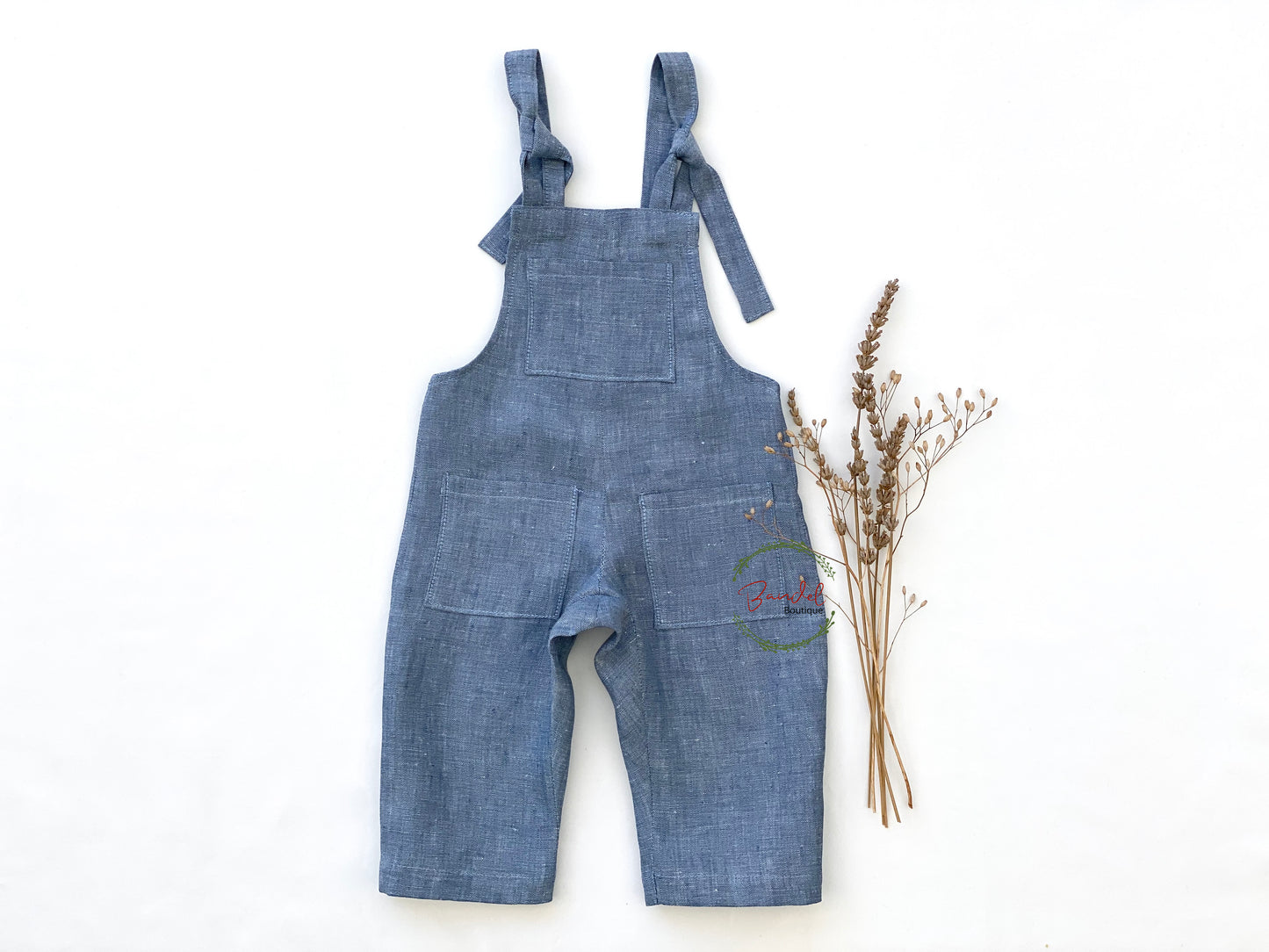 Timeless, relaxed-fit dungarees are the perfect addition to any kids wardrobe. Crafted from a soft, breathable and eco-friendly linen natural fabric. They features three front pockets, adjustable straps and their classic jeans blue color.