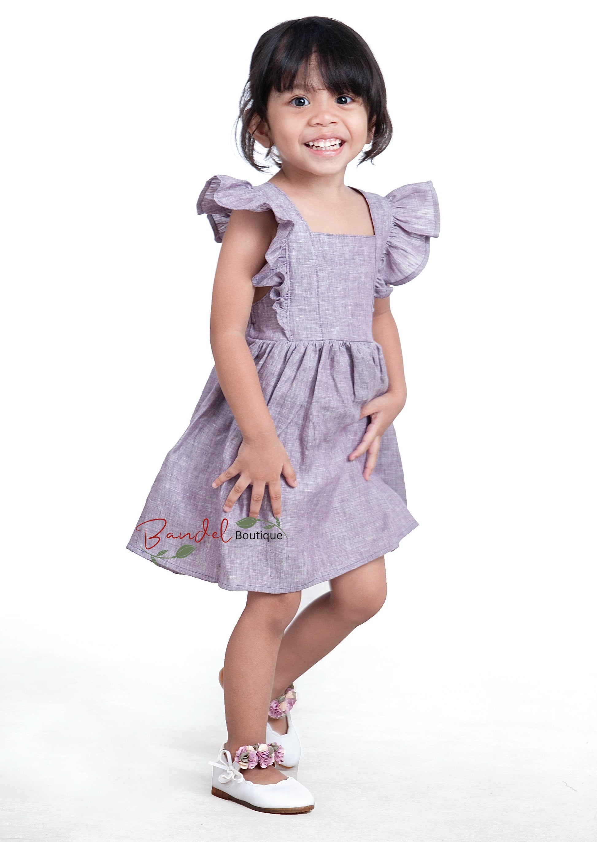 Timeless charm with our exquisite mauve linen dress for girls. Crafted from high-quality linen fabric in The Netherlands. This vintage-inspired dress features sleeve ruffles, adjustable straps, and a gathered skirt. The lightweight and breathable fabric ensure both comfort and sophistication. Perfect for weddings, birthdays, or family gatherings, this dress adds a touch of elegance to any special occasion. Available in various sizes. Create lasting memories in style with our mauve linen dress!