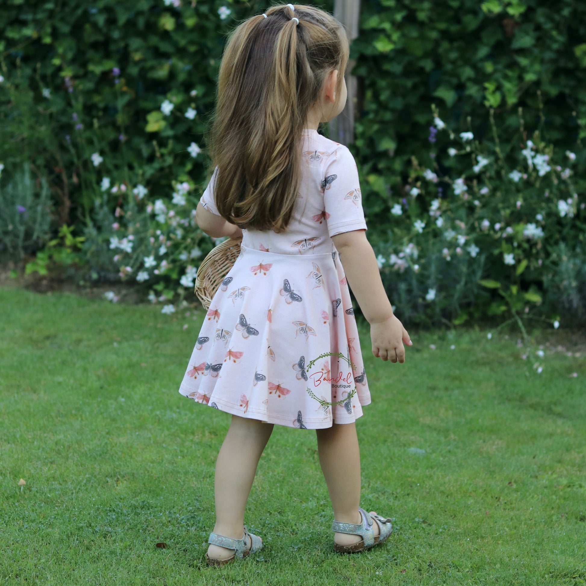 This cute butterfly Twirly dress is a timeless and elegant garment for your little girl. Crafted from comfortable and soft organic cotton, it features a slim fit with a vintage length that falls just above the knee. The butterflies print and slim long/ short sleeves will be the perfect finishing touches for any outfit.